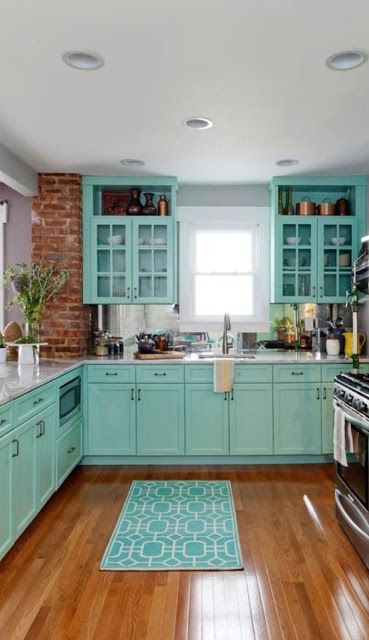 Eye For Design: Oh! Those Tiffany Colored Kitchens Tiffany Kitchen, Tiffany Blue Kitchen, Blue Kitchen Accessories, Blue Kitchen Decor, Design Number, Blue Kitchen, Kitchen Redo, Blue Kitchens, Kitchen Colors