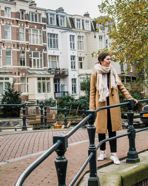 What To Wear Amsterdam Fall, What To Wear In Amsterdam In April, Amsterdam Spring Outfit, 50 Degree Weather Outfit, Amsterdam Street Style, Netherlands Fashion, Amsterdam Style, Amsterdam Winter, Amsterdam Trip