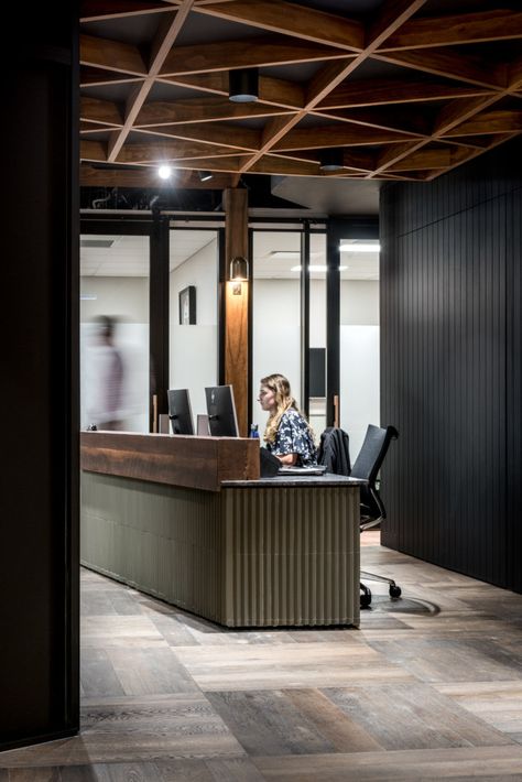 Hall Chadwick Offices - Brisbane - Office Snapshots Industrial Lobby, Lobby Reception Desk, Industrial Reception, Lobby Interior Design, Office Tour, Timber Ceiling, Lobby Reception, Data Visualisation, Lobby Interior