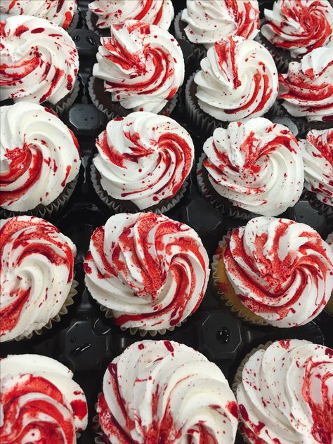 Blood splatter cupcakes for Halloween! Blood Splatter Cupcakes, Splatter Cupcakes, Blood Cupcakes, Cheesecake Cupcakes Recipe, Cupcakes For Halloween, Blood Drop, Blood Splatter, Spooky Movies, Cheesecake Cupcakes