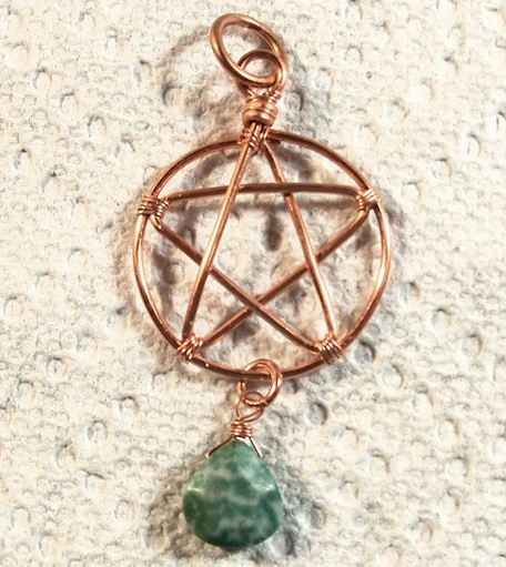 Wiccan Wire Wrap Jewelry, Wiccan Jewelry Diy, Halloween Wire Wrapped Jewelry, Diy Pentacle, Pentacle Jewelry, Copper Wire Crafts, Wire Wrapped Jewelry Diy, Wire Wrapped Jewelry Tutorials, Handmade Crystal Jewelry