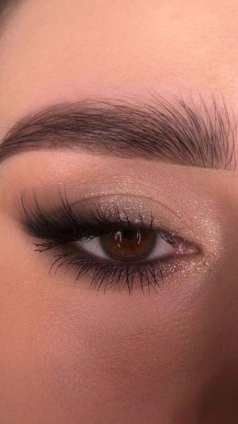 Prom Eyes, Ball Makeup, Glitter Water, Prom Eye Makeup, Prom Makeup Looks, Graduation Makeup, Make Up Tools, Formal Makeup, Eye Makeup Pictures