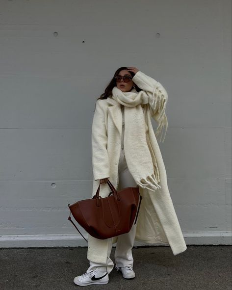 Polene Cyme Outfit, Polene Cyme Cognac, Chek List, Europe Winter Outfits, Autum Outfit, Autumn Outfits Aesthetic, Corporate Girlie, Fashion Outfits Winter, Modest Chic