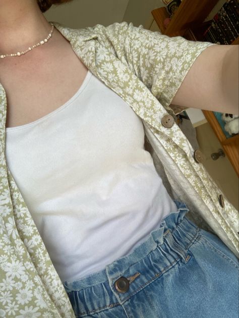 Summer Button Up Shirt Outfits Aesthetic, Beachy Button Up Shirt Outfit, Tank With Button Up Shirt, Button Up Shirt Outfit Women Summer, Button Up Tee Outfit, Summer Button Up, Summer Button Up Shirt Outfits, Summer Outfits Shirt, Green Summer Outfit