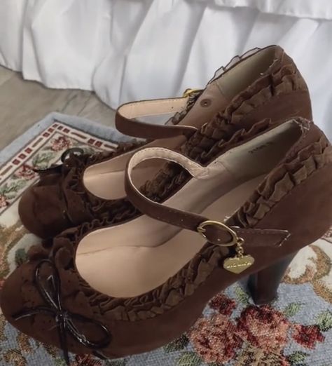 Liz Lisa Shoes, Cute Shoes Aesthetic, Brown Vintage Shoes, Thrift Shoes, Thrifted Shoes, Dr Shoes, Funky Shoes, Liz Lisa, Fancy Shoes