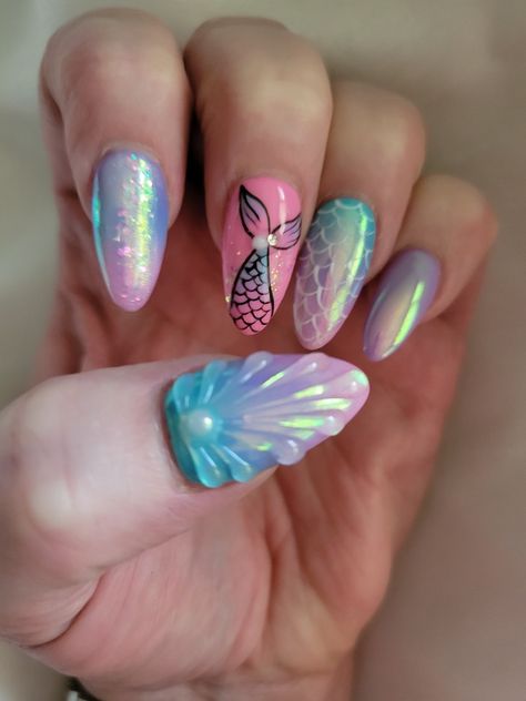 Mermaid nails Mermaid Tail Nails, Mermaid Tail Nail Art, Almond Nails Mermaid Effect, Lavender Mermaid Nails, Blue Mermaid Nail Art, Mermaid Nail Art Sea, Mermaid Collection Nails, Oval Nails Designs, Soft Gel Nails