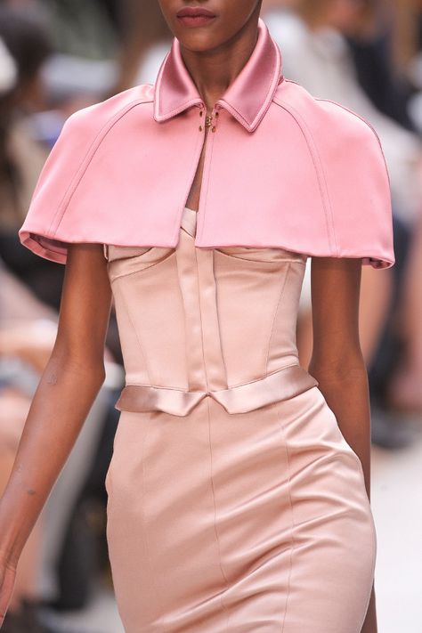 Burberry Prorsum Spring 13 | Catwalk Runway Moda Steampunk, Tout Rose, Mode Rose, Burberry Prorsum, Creation Couture, Everything Pink, Fashion Details, Primavera Estate, Pink Fashion