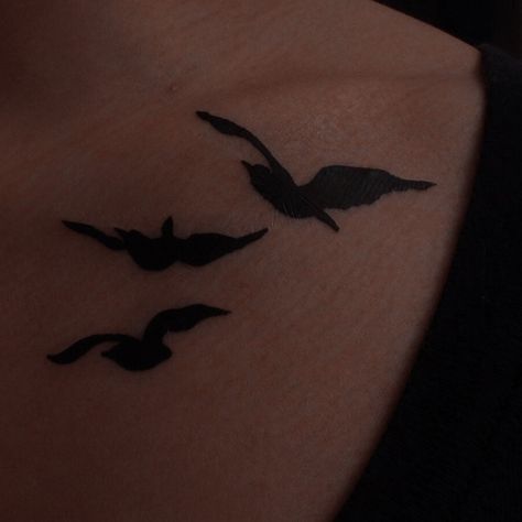 Tris Divergent Aesthetic, Tris Prior Tattoo, Divergent Book Aesthetic, Dauntless Aesthetic Divergent, Dauntless Tattoo, Dauntless Aesthetic, Tris Tattoo, Divergent Aesthetic, Divergent Tattoo