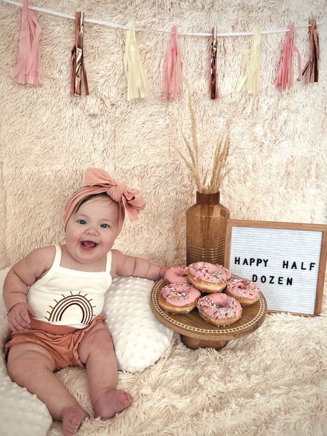 Half dozen themed 6 month old baby photo #6monthsold #photoshoot #donutsgourmet #babygirl #milestones 9 Months Old Photo Ideas, 2month Photoshoot Ideas, 6 Month Theme Pictures, May Monthly Milestone Picture, 6 Month Old Half Birthday Ideas, 6 Month Old Photoshoot Ideas At Home, 6 Month Photoshoot Theme, Half Birthday Photo Ideas, Half Way Around The Sun 6 Months Photoshoot