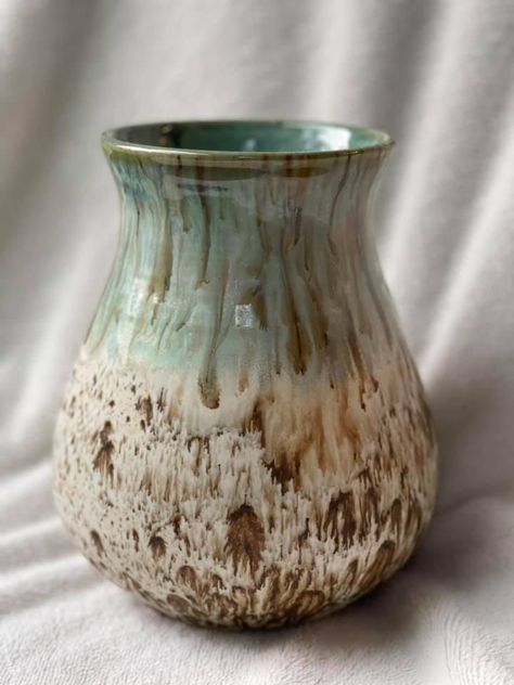 Mayco Mud Room Society | I’m thrilled with the way this vase turned out and wanted to share Sand And Sea Glaze Combinations, Winterwood Glaze Combinations, Clay Bottles, Clay Book, Mayco Glaze, Mini Pottery, Bowl Ideas, Shell Bowl, Glaze Combinations