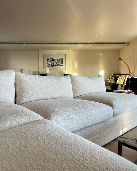 Boucle Corner Sofa, White Sherpa Couch, Beige Boucle Sofa, Cream L Shaped Sofa, Cream Boucle Sofa, Fluffy White Couch, Boucle Couch Living Room, Boucle Sofa Living Room, White Corner Sofa