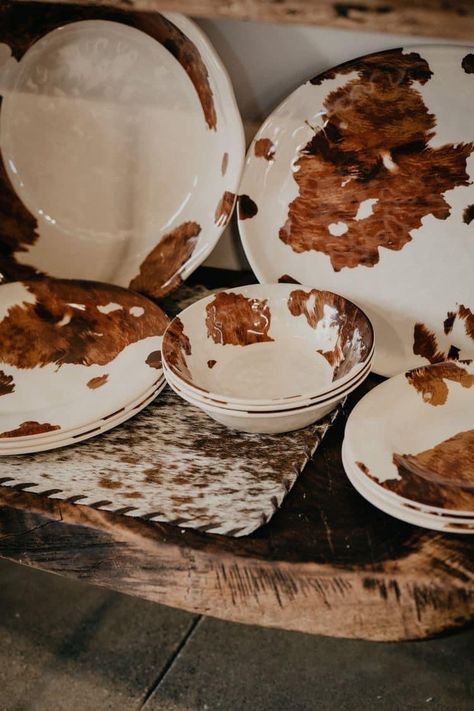 Western Plates Dinnerware Sets, Southwest Kitchen Cabinets, Modern Western Kitchen, Cow Themed Kitchen, Western Plates, Western Kitchen Ideas, Rustic Western Home Decor, Cow Print Decor, Western Living Rooms