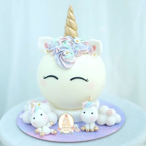 Unicorn Pinata Cake, Chocolate Piñata, Jerry Images, New Cake Design, Pinata Ideas, Piñata Cake, Bomb Cake, Chocolate Pinata, Unicorn Stuff