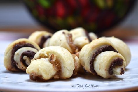 Chocolate Rugelach, Rugelach Cookies, Rugelach Recipe, Hanukkah Dinner, Work Recipes, Recipe Cake, Jewish Recipes, Dump Cake, Lao Tzu