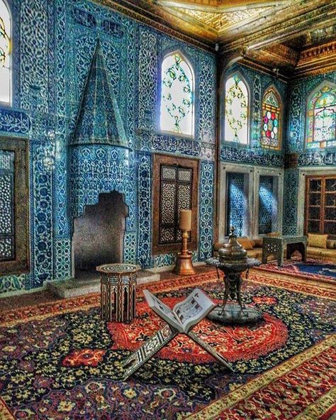 Turkish Architecture, Ottoman Sultan, Persian Architecture, Rest House, History For Kids, Fancy Houses, Cultural Architecture, Islamic Paintings, Turkish Art