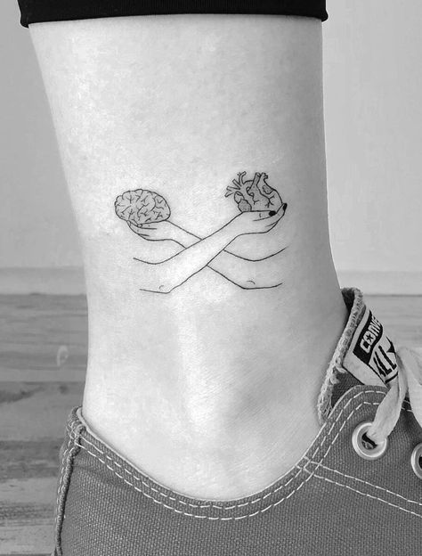 Brain Tattoo, Linework Tattoo, Heart Tattoo Designs, Memorial Tattoos, Tattoo Trends, Little Tattoos, Simplistic Tattoos, Trendy Tattoos, Small Tattoo