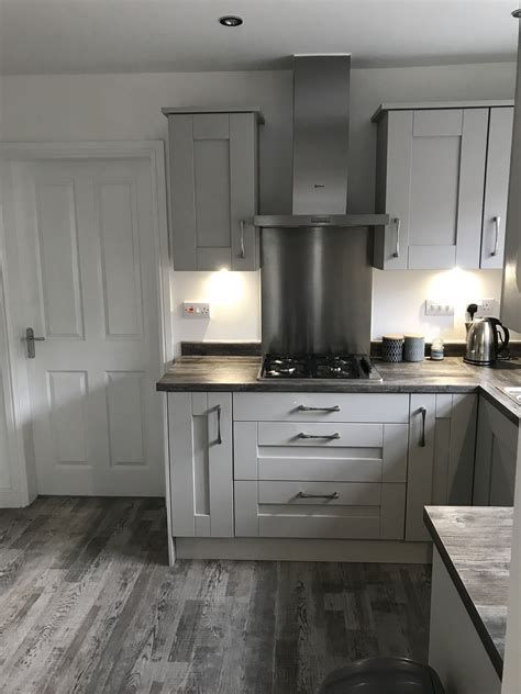 Dove Grey Shaker Kitchen, Counter Cabinets, Kitchen Cabinet Refacing, Shaker Style Kitchen Cabinets, Grey Shaker Kitchen, Kitchen Refacing, Kitchen Colours, Kitchen Cabinet Trends, Kitchens Cabinets