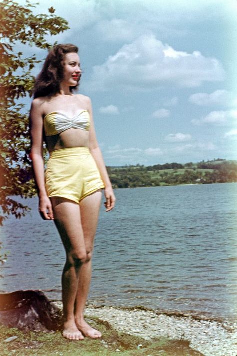 30 Found Photos Defined Swimsuit Styles of the 1940s ~ Vintage Everyday 1940s Swimsuit, Swimsuit Styles, Found Photos, Woman Posing, Agent Carter, Vintage Everyday, Vintage Swimwear, Vintage Swimsuits, Swimsuit Fashion