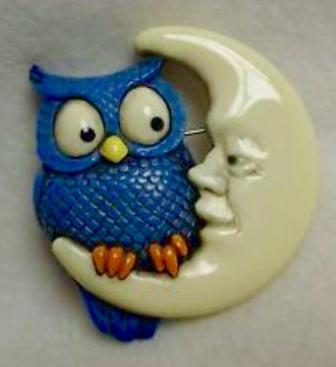 Owl and Moon Bakelite Brooch Man In Moon, Celluloid Jewelry, Bijoux Art Deco, Bakelite Brooch, Bakelite Jewelry, Blue Owl, Vintage Celluloid, Owl Jewelry, Antique Brooches