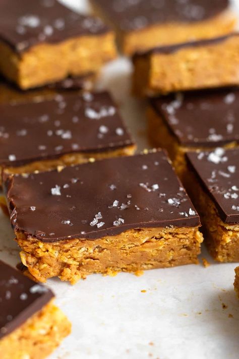 Crunch Bar Cookies, Chocolate Peanut Butter Crunch Bars, Peanut Butter Crunch Bars, Easy Healthy Dessert, Oatmeal Chocolate Chip Bars, Coconut Oil Chocolate, Healthier Snacks, Butter Crunch, Crunch Bars