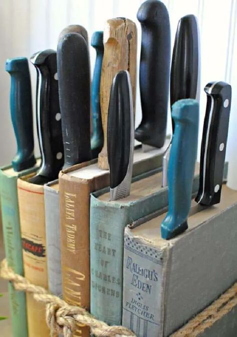 DIY Knife Holder #decorhomeideas Diy Knife Holder, Diy Kitchen Hacks, Books Kitchen, Books Diy, Ikea Kitchen Island, Diy Knife, Kitchen Island Ikea Hack, Handcrafted Knife, Diy Dollhouse Furniture Easy