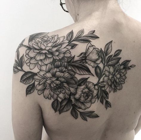 Coverup Tattoo Ideas For Women Shoulder, Back Shoulder Flower Tattoo, Nature Tattoo Shoulder, Back Shoulder Tattoos For Women Cover Up, Floral Tattoo Coverup, Rose Shoulder Tattoo, Embroidery Tattoo, Tattoo Shoulder, Flower Tattoo Shoulder