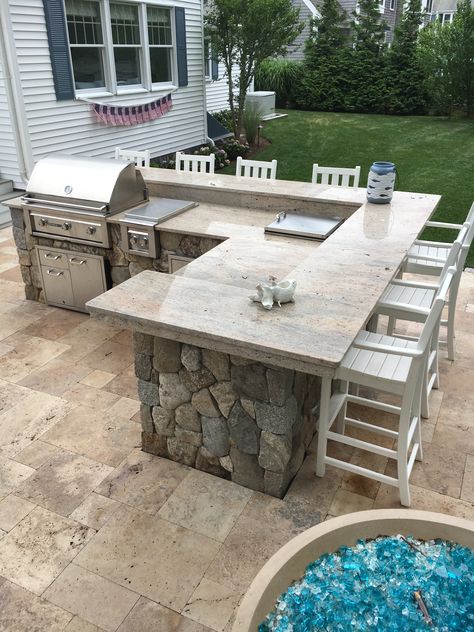 Simple Backyard Oasis Ideas, Outdoor Resort Decor, Travertine Backyard Patio, Coastal Outdoor Kitchen Design, Travertine Patio Ideas, Outdoor Grill Station Patio, Bbq Guys Outdoor Kitchen, Travertine Outdoor Kitchen, Outdoor Patio Grilling Station