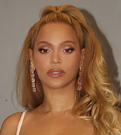 Beyonce Blonde Hair, Beyonce 2000's, Beyonce Blonde, Beyonce Lemonade, Beyonce Hair, Queen Bee Beyonce, Beyonce Outfits, Beyonce Style, Beyoncé Giselle Knowles-carter