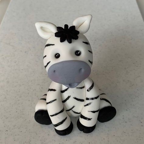 Zebra Cake Topper, Jungle Animal Cake, Fondant Giraffe, Fondant Unicorn Cake Toppers, Artist Cake, Jungle Cake, Safari Cakes, Zebra Cake, Cake Decorating With Fondant