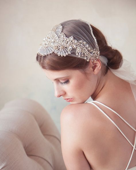 1940s Bridal Headpiece, 1920s Bridal Headpiece, Unique Wedding Headpiece, Art Deco Makeup, Beaded Headdress, Headpiece Veil, Bride Hairstyles With Veil, Modern Veil, Vintage Bridal Accessories