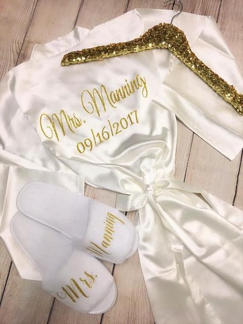 Bride And Bridesmaid Robes, Sequin Hanger, Bridesmaids Robe, Bridal Robes Personalized, Personalized Bridal Shower Gifts, Bridal Slippers, Bridal Bachelorette Party, Bridal Robe, Wedding Robe