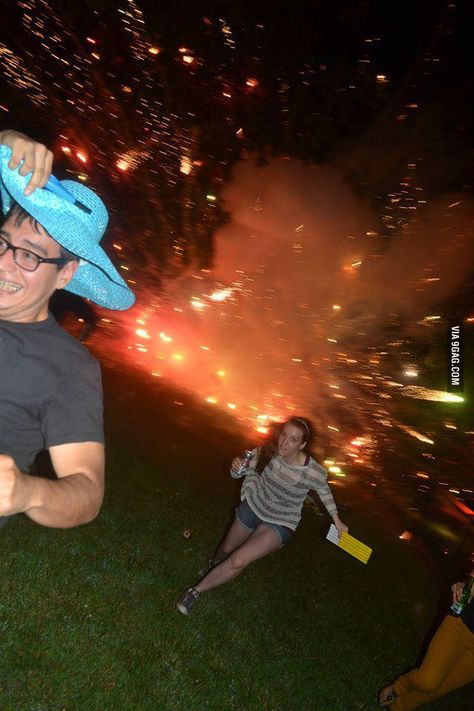 What happens when you accidentally shoot fireworks into a box of fireworks... Firework Memes, Funny Fireworks, Funny Photoshop Pictures, Fireworks Pictures, Neon Noir, Funny Photoshop, Disney Characters Videos, And So It Begins, People Running