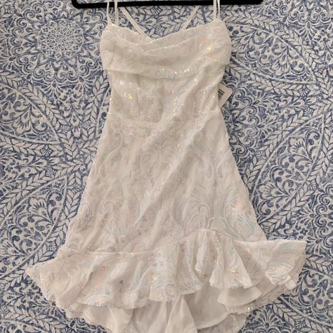 Brand New With Tags. Never Been Worn! Empire Waist White Dress, Windsor White Dress, Simple Christmas Dresses, Summer Dresses Strapless, Casual Fancy Dress, Short Empire Waist Dress, White Sorority Dress, White Beaded Mini Dress, Old Hollywood Short Dress