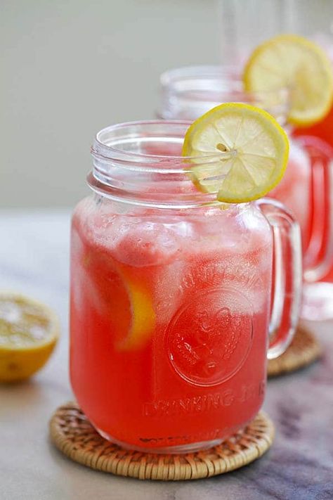 Sparkling Watermelon Lemonade - this bubbly watermelon lemonade recipe is all you need this summer. So refreshing and so easy to make | rasamalaysia.com Watermelon Lemonade Recipe, Lemonade Diet, Recipes Drinks, Rasa Malaysia, Watermelon Party, Lemonade Drinks, Smoothie Drink Recipes, Lemonade Recipe, Smoothies For Kids