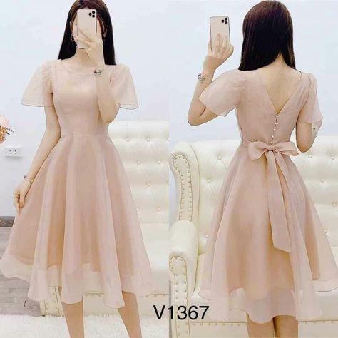 Bow Gown Design, Sara Dress, Simple Frock Design, Simple Frocks, Simple Gowns, Trendy Dress Outfits, Korean Fashion Dress, Fairytale Dress, Fashion Attire