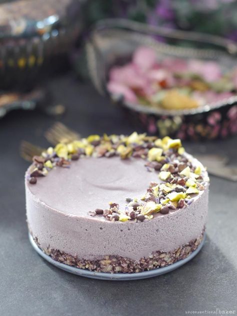 Maqui Lavender Raw Cheesecake Recipe Lavender Cheesecake, Pomegranate Pistachio, Paleo Cheesecake, Chocolate Chip Cake Recipe, Raw Vegan Cheesecake, Raw Vegan Cake, Pistachio Cheesecake, Raw Cheesecake, Vegan Cheesecake Recipe