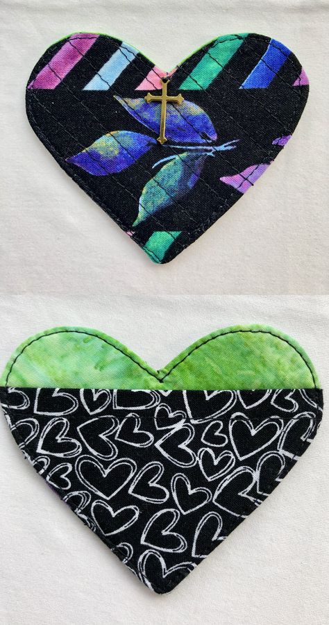 Pocket Prayer Quilt, Prayer Quilt, Pocket Prayer, Cross Quilt, Patchwork Heart, Free Pattern Download, Heart Pocket, Quilt Tutorial, Shabby Fabrics