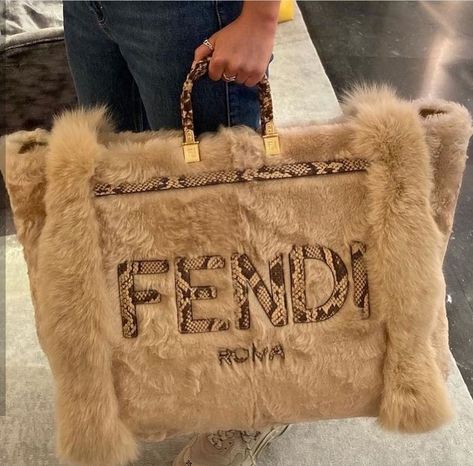 Fendi Sunshine, Fendi Fur, Expensive Purses, Winter Bags, Resin Top, Shoes Heels Classy, Fendi Handbag, Fendi Logo, Fur Bag