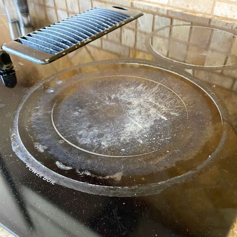 How to Remove Burn Marks from a Glass Stove Top Cleaning Cooktop Stove, Cleaning Ceramic Stove Top, How To Clean A Glass Stove Top, Cleaning Stove Top Burners, Cleaning Glass Stove Top, Clean Burnt Pots, Flat Top Stove, Clean Stove Burners, Glass Top Stove