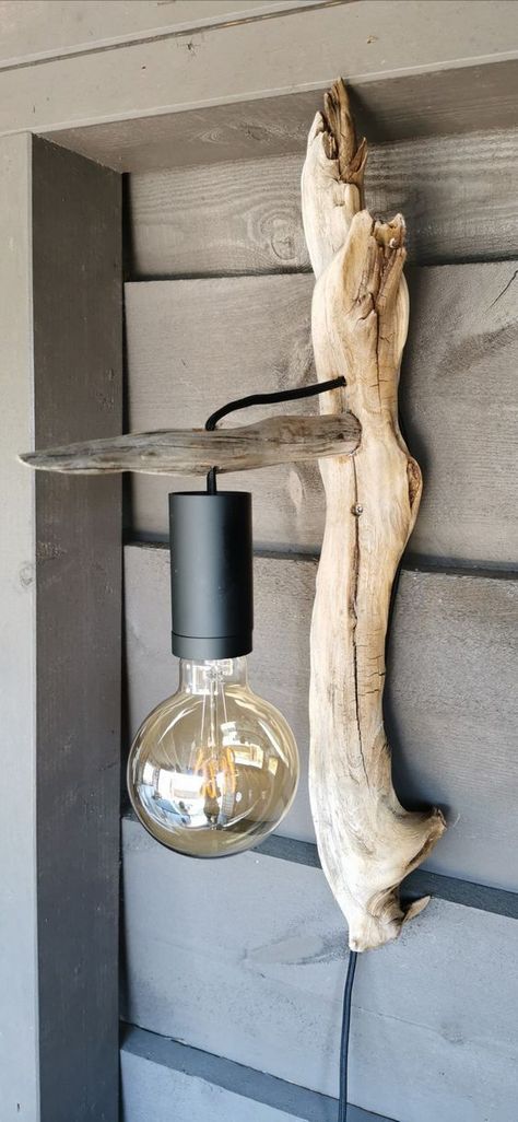 Woodworking Ideas (Follow the Link ✅) Drivved Ideas, Driftwood Light Fixture, Driftwood Lights, Diy Wall Light, Driftwood Lamps, Driftwood Light, Takken Decor, Wood Lamp Design, Driftwood Diy