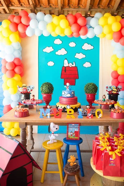 Snoopy 1st Birthday, Peanuts Party Decorations, Charlie Brown And Snoopy Birthday Party, Peanut Birthday Party, Snoopy Party Ideas Decoration, Snoopy Birthday Party Decoration, Peanuts Themed Birthday Party, Charlie Brown Baby Shower Ideas, Snoopy Party Decorations