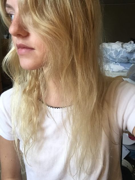 Straight Hair On Top Curly Underneath, Frizzy Hair Tips, Caring For Frizzy Hair, Perfect Blonde Hair, Growing Your Hair Out, Wispy Hair, Celebrity Hairstylist, Frizz Free Hair, Grow Long Hair