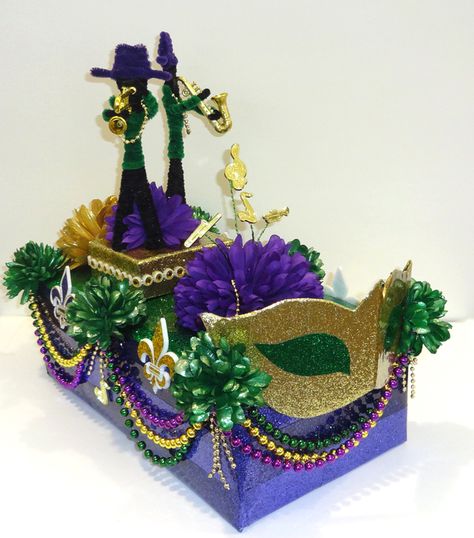 Mardi Gras Classroom, Mardi Gras Floats, Wagon Floats, Shoebox Float, Mardi Gras Parade Float, Mardi Gras Kid, Mardi Gras Diy, Mardi Grad, Mardi Gras Party Decorations