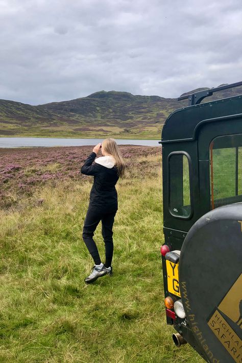 Hiking In Scotland Outfit, Summer Scotland Outfits, Outfits For Scotland In Summer, Scotland Fashion Summer, Scotland Fashion Woman, Scottish Highlands Outfit, Outfits For Scotland, Scotland Outfit Summer, Scotland Outfit Ideas