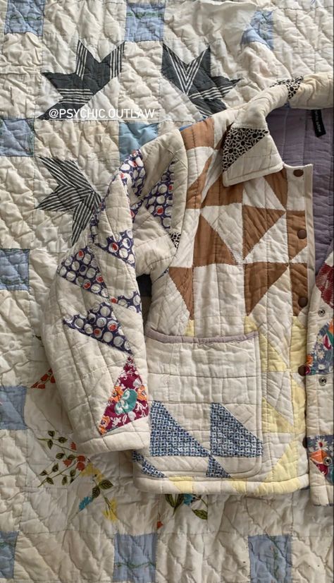 Quilted Jacket Vintage, Quilted Jacket Patchwork, Quilted Jacket Aesthetic, Quilted Pants Pattern, Vintage Quilt Jacket, Quilted Hoodie Pattern, Quilt Robe, Quilt Jeans, Sewing Projects Clothing