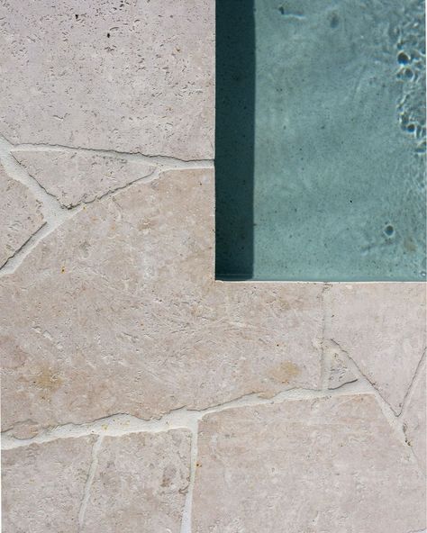 Stone Style | LATTE TRAVERTINE | CRAZY PAVE --- Latte travertine is non slip and heat resistant, that's why it is perfect for your pool coping. The… | Instagram Exterior Pavers, Stone Around Pool, Stone Pool Deck, Crazy Pave, Aesthetic Backyard, Pool Paving, Travertine Pool, Crazy Paving, Stone Pool