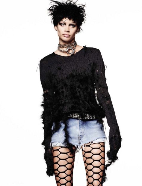 Punk Inspired Fashion, Look Rock, Sara Sampaio, Vogue Spain, Punk Inspiration, Vogue Fashion, Harpers Bazaar, Punk Fashion, Editorial Fashion