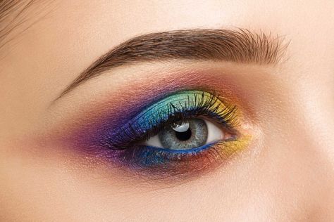 regenbogen make up augen lidschatten herbst schminke #makeup Winter Eye Makeup, Eyeshadow Colorful, Winter Make Up, Make Up Diy, Mermaid Eyes, Rose Gold Eye Makeup, Autumn Makeup, Rainbow Eyeshadow, Pink Eyeshadow Look