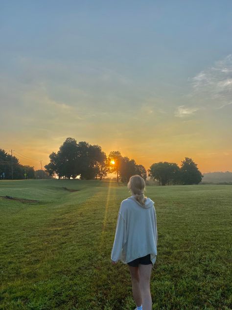 Early Morning Wake Up, Early Morning Person Aesthetic, Early Adulthood Aesthetic, Early Morning Photoshoot, Early Bird Aesthetic, Wake Up Aesthetic, Morning Person Aesthetic, Waking Up Early Aesthetic, Waking Up