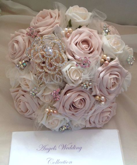 Rose Gold Flower Bouquet Quince, Quincera Bouquet, Rose Gold Quince Bouquet, Pink Quince Suprise Outfit, Pink Ramos Quince, Pink Quince Dress With Flowers, Ramos For Quinceanera, Pink Quince Bouquet, Flowers For Quinceanera